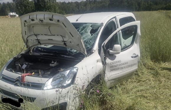 Трагедія на дорозі в Польщі: від трактора відлетів елемент і вбив жінку, яка була за кермом авто