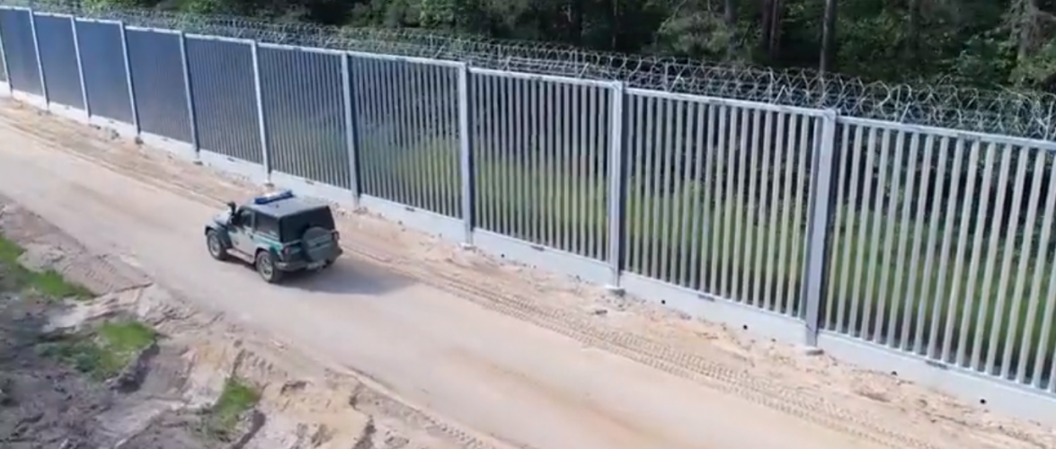 Польща закінчила будівництво стіни на кордоні з білоруссю [+ВІДЕО]