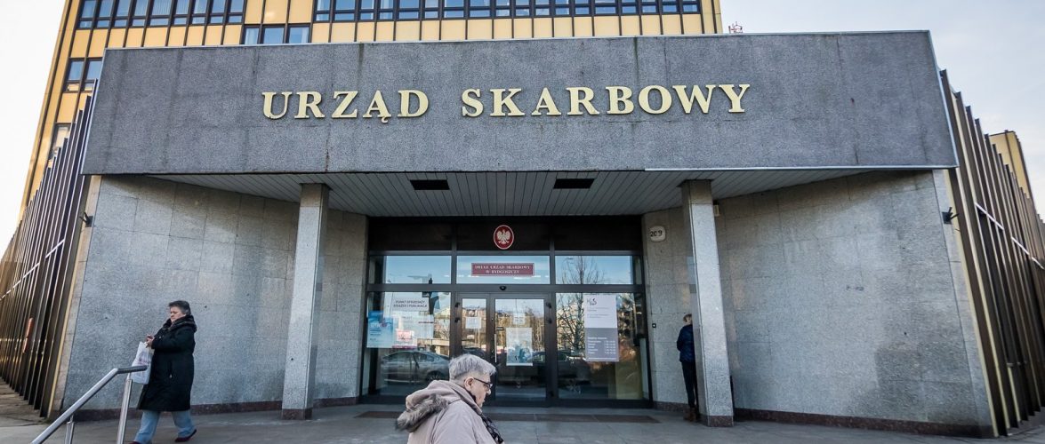 Податківці в Польщі зможуть перевіряти банківські рахунки громадян