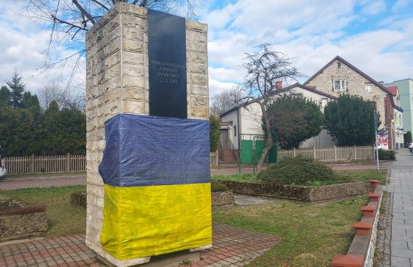 В Польщі встановили пам’ятник жертвам війни в Україні