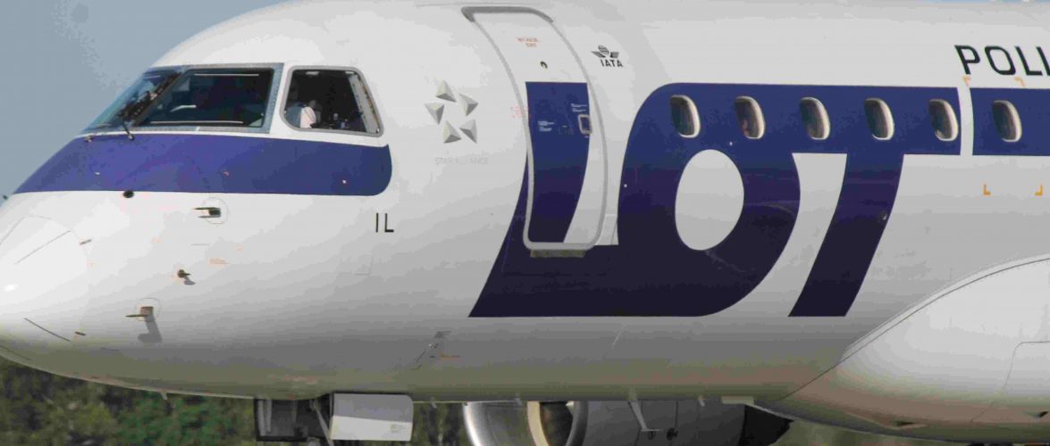 Пасажири авіакомпанії LOT повернулися до Варшави без багажу