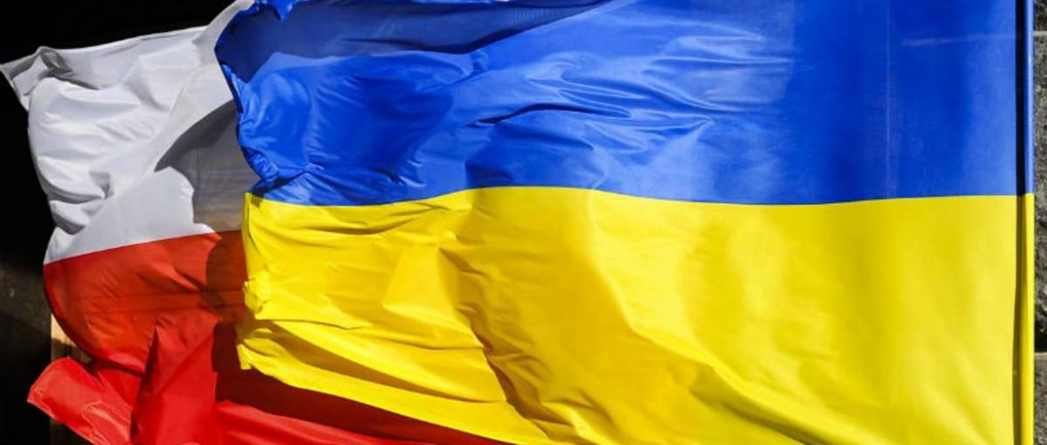 В Польщі відкрили черговий пункт з безкоштовним одягом для українців