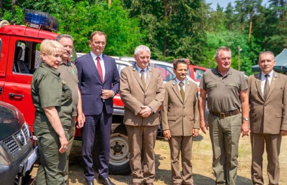 Польські лісничі передали Україні сучасні пожежні автомобілі