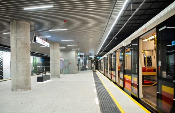 Сьогодні у Варшаві запрацює 3 нових станції метро