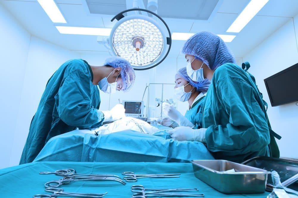 У Польщі під час кесаревого розтину лікар випадково порізав дитину