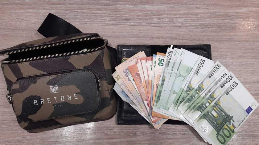 У Польщі українці повернули гаманець, який вона загубила в барі