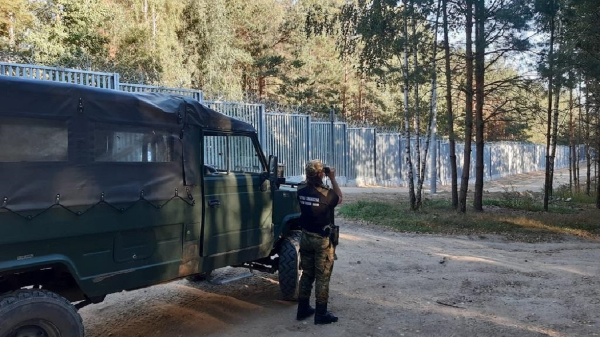 Прикордонники затримали 4 українців, які допомагали нелегальним мігрантам