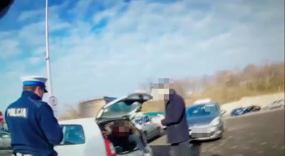 У Польщі чоловік вирішив підвезти друга у багажнику: заплатить штраф