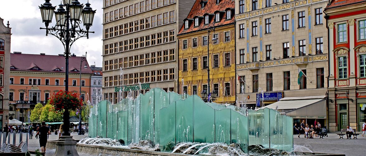 На Ринковій площі у Вроцлаві ремонтують фонтан: замінять скляні елементи