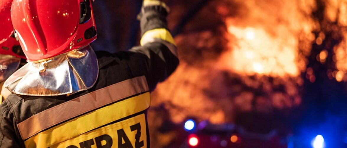 Величезна пожежа поблизу  Вроцлава: горить склад акумуляторів