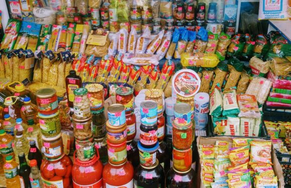 В польських магазинах створять “українські полиці”, де продаватимуть продукти з України