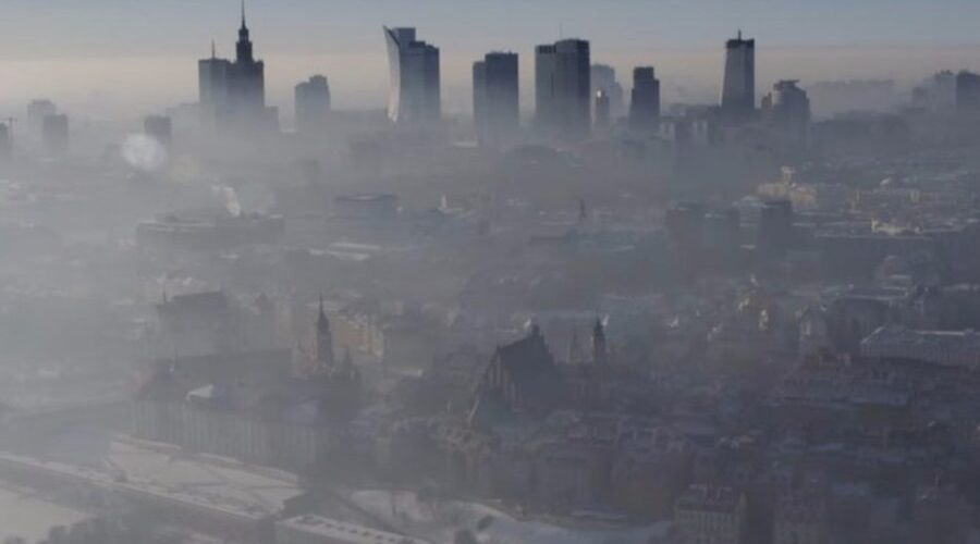 Частину Польщі оповив смог 