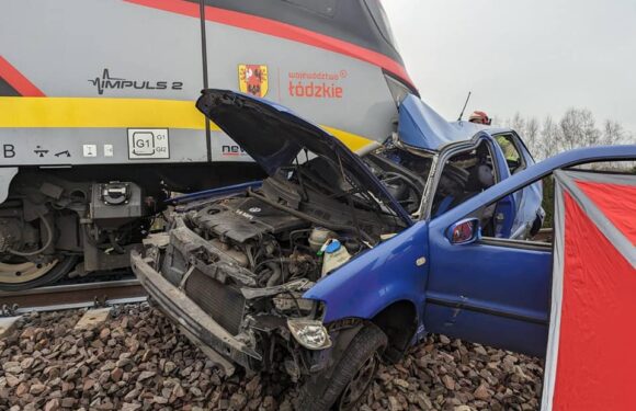 У Польщі авто в’їхало під потяг: водій загинув