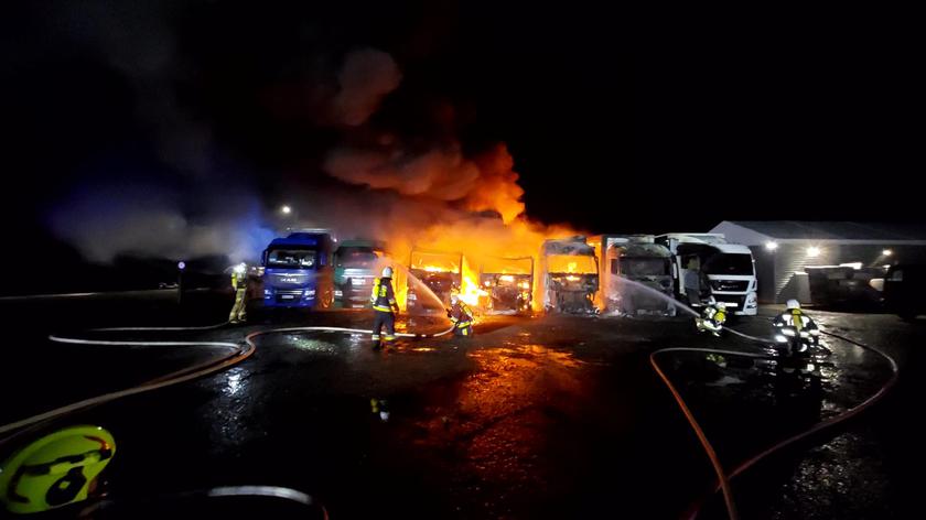 У Польщі на парковці загорілися вантажівки