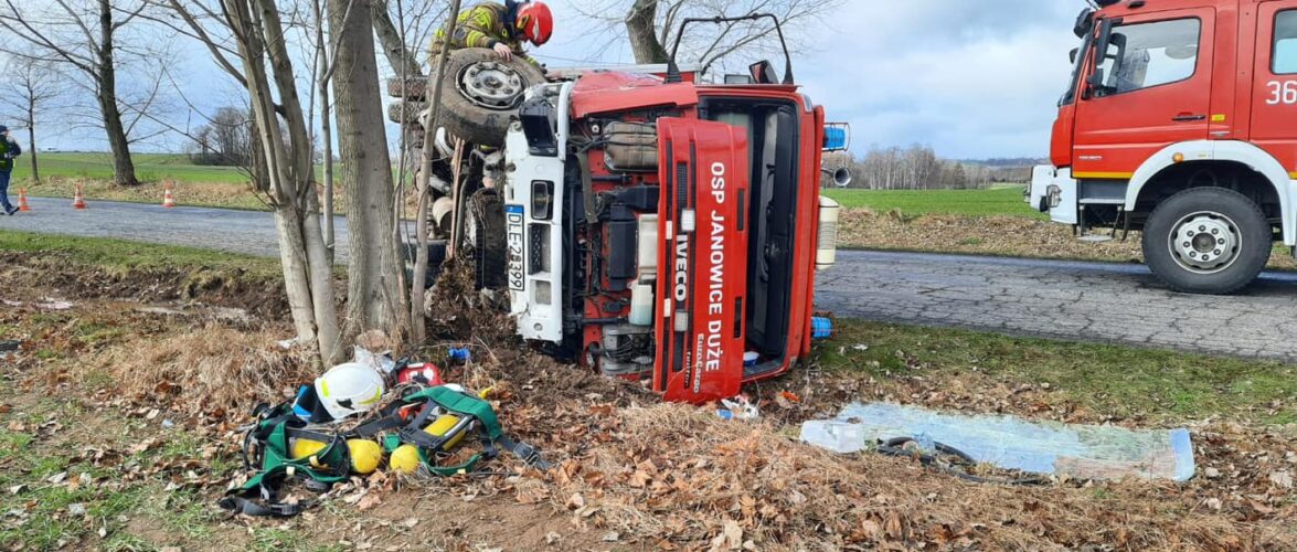 У Польщі перекинувся пожежний автомобіль: 4 рятувальників в лікарні