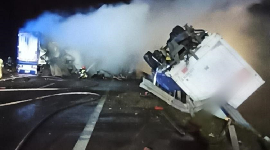 У Польщі після зіткнення загорілися дві вантажівки: один водій згорів