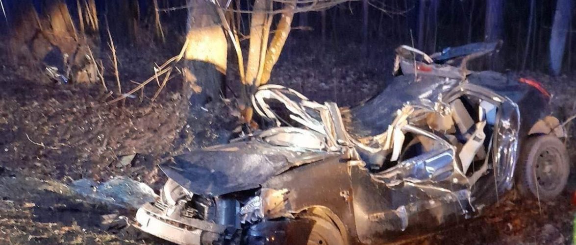 В Мазовії авто перекинулося і врізалося в дерево: двоє юнаків загинули +ФОТО