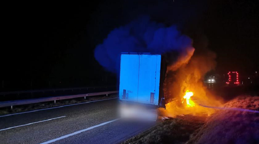 У Польщі на ходу загорілася вантажівка з пивом