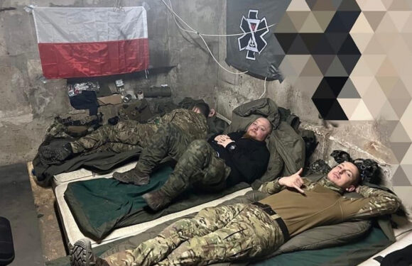 Група польських медиків рятує життя українських бійців під Бахмутом