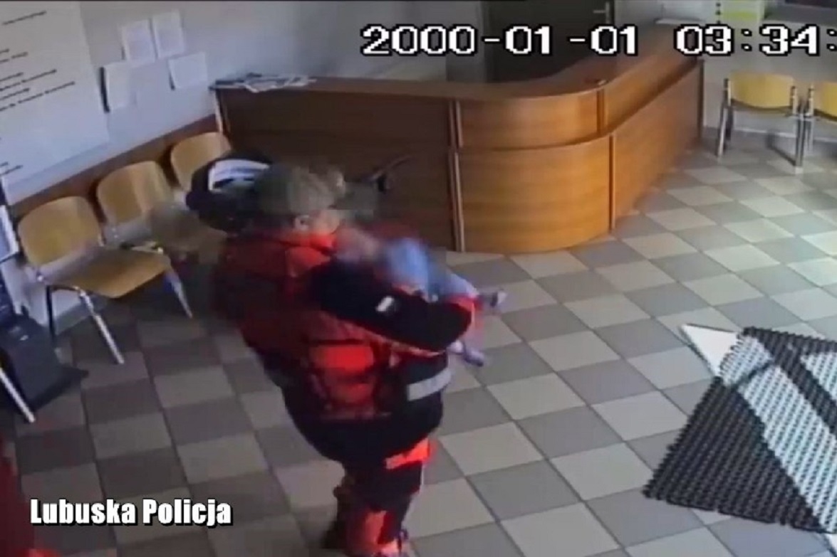 Польські поліцейські врятували 2-місячну дитину, яка перестала дихати