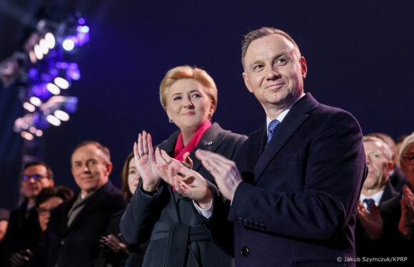 В Польщі розпочалась матура: президент з дружиною підтримали випускників