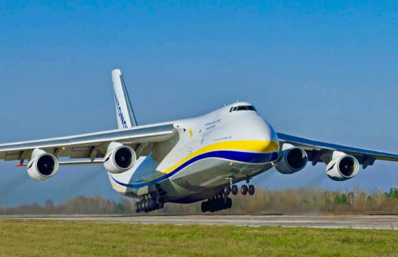Один з найбільших українських літаків приземлився в аеропорту Варшави