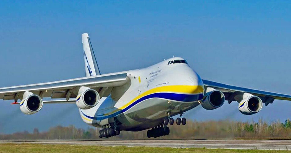 Один з найбільших українських літаків приземлився в аеропорту Варшави